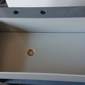 Chemikalien Becken auf Kundenwunsch aus PVC hellgrau und dunkelgrauem Material