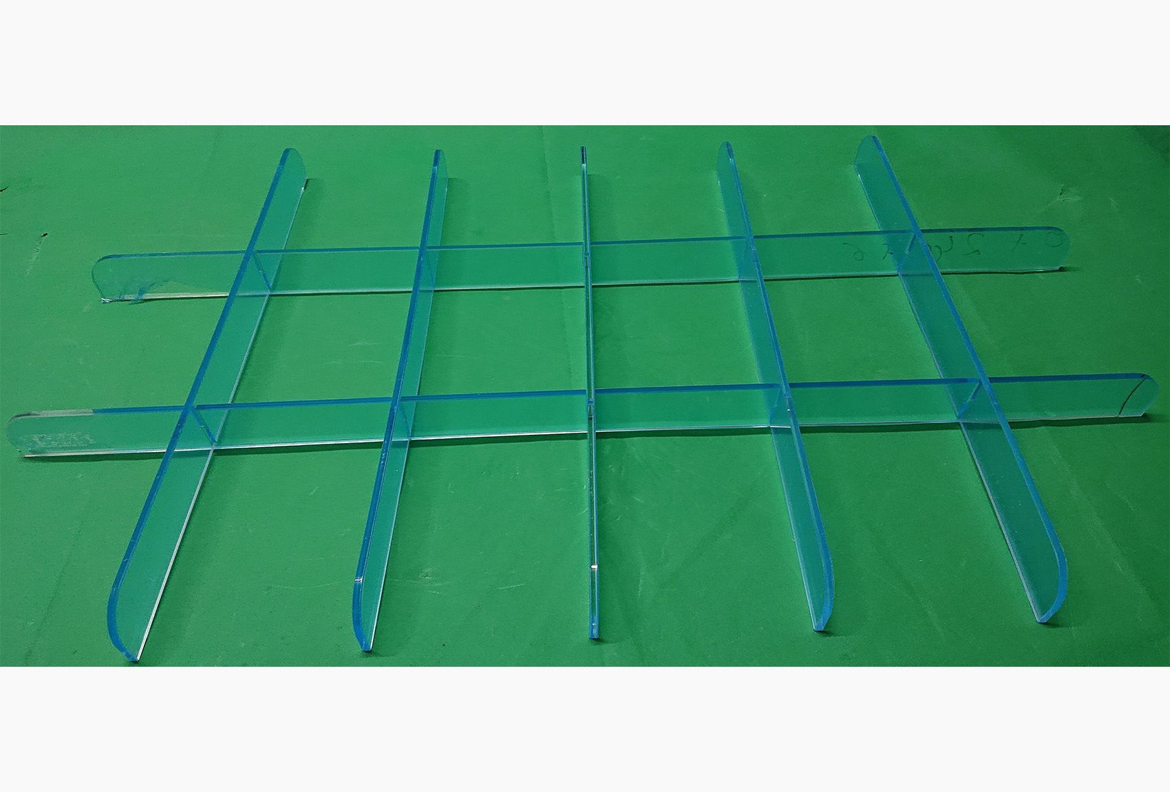 Acrylglastrenner mit 6x3 Fächern